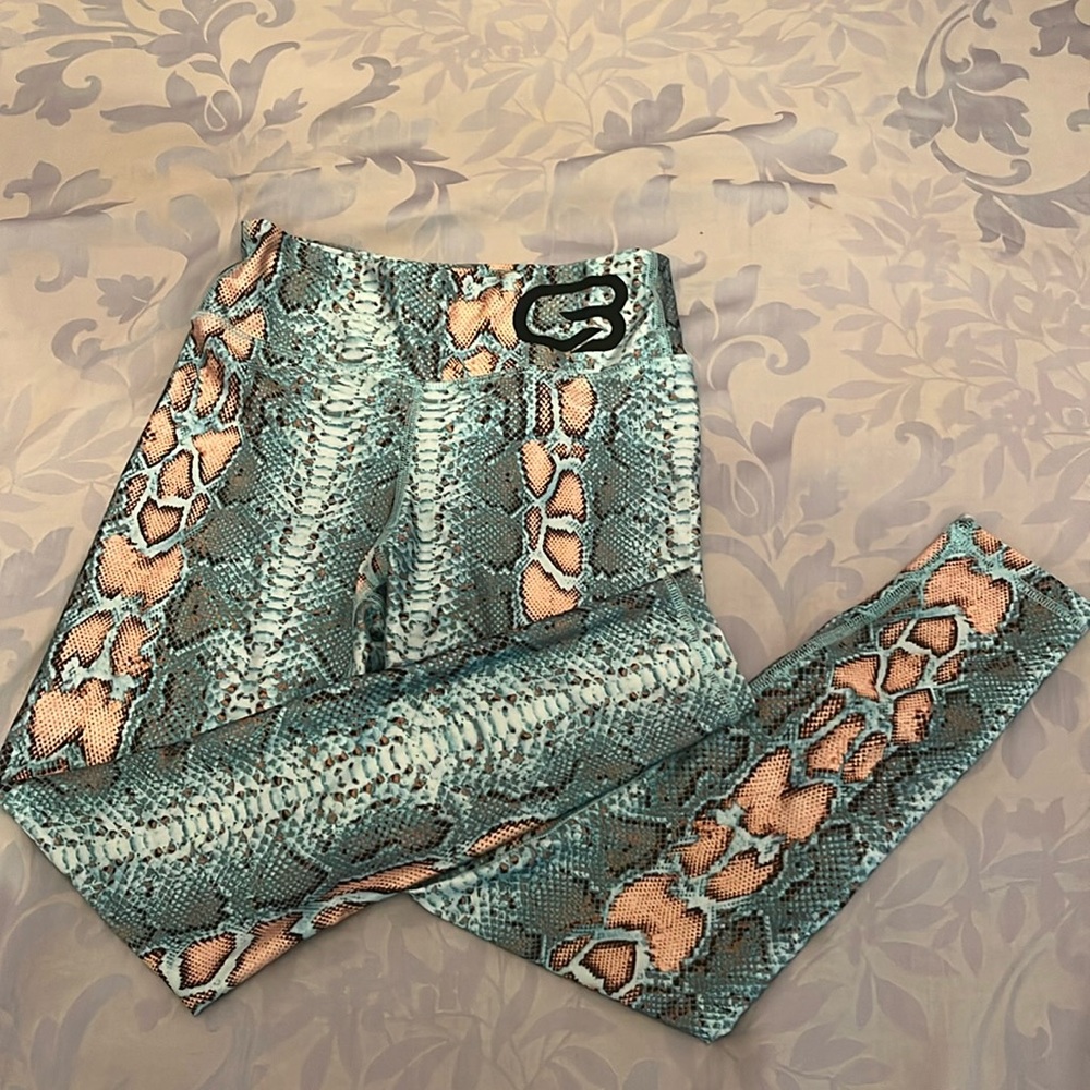 Snakeskin cyclebar pheel mid rise crop legging